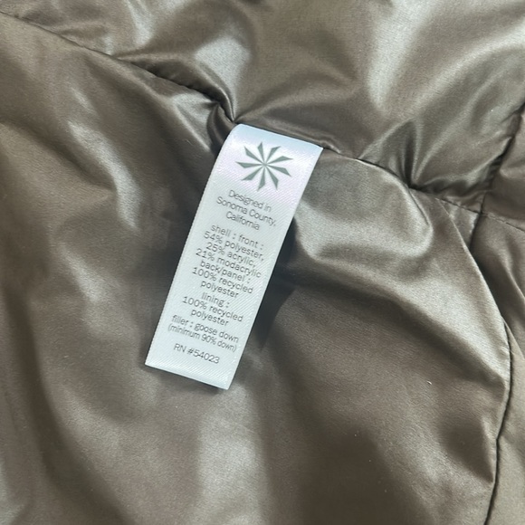 Athleta Responsible Down Tundra Sherpa Puffer Vest Womens Size Medium - Picture 12 of 14